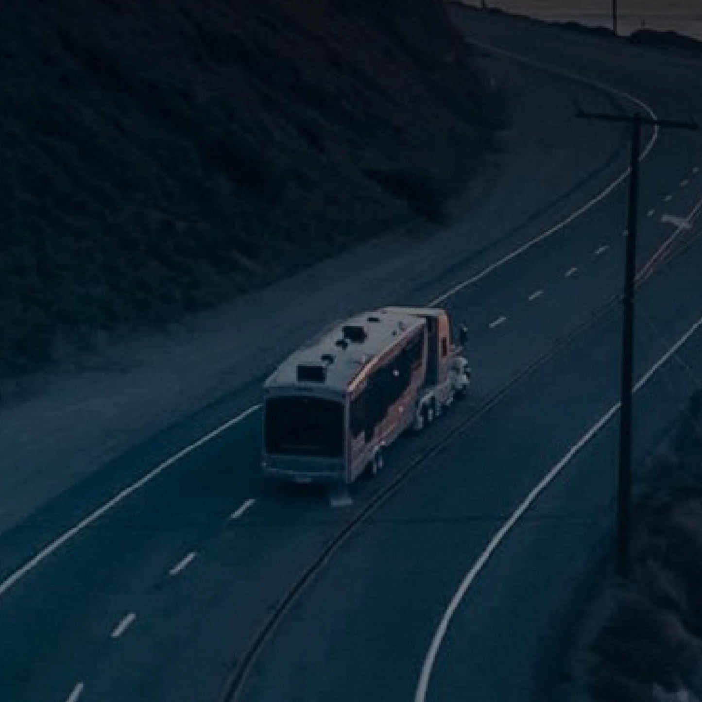 Wireless RV Backup System with Rear Camera for Vehicle Monitoring